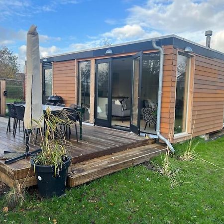 Moderne Bungalow Voor 6 Personen 朱丽安娜多普 外观 照片