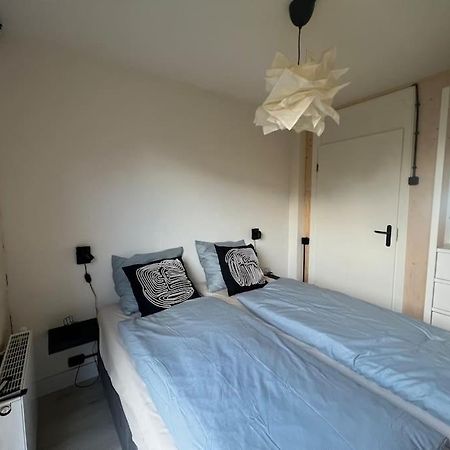 Moderne Bungalow Voor 6 Personen 朱丽安娜多普 外观 照片
