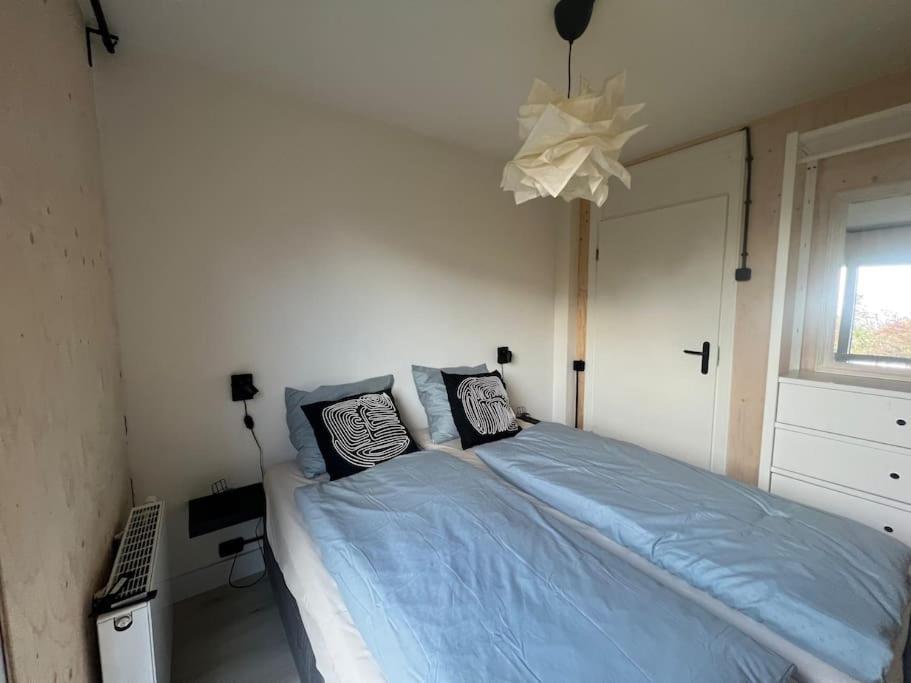 Moderne Bungalow Voor 6 Personen 朱丽安娜多普 外观 照片